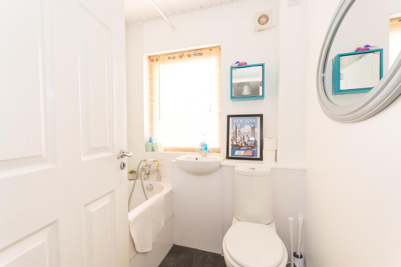 Excellent Location - City Centre - Parking - 4 Beds -2 Bedrooms Белфаст Экстерьер фото
