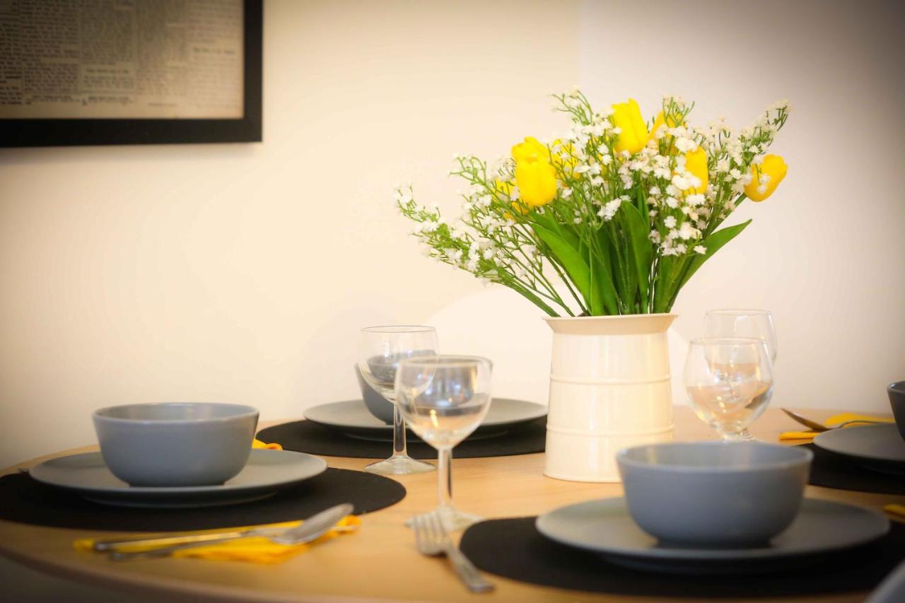 Excellent Location - City Centre - Parking - 4 Beds -2 Bedrooms Белфаст Экстерьер фото