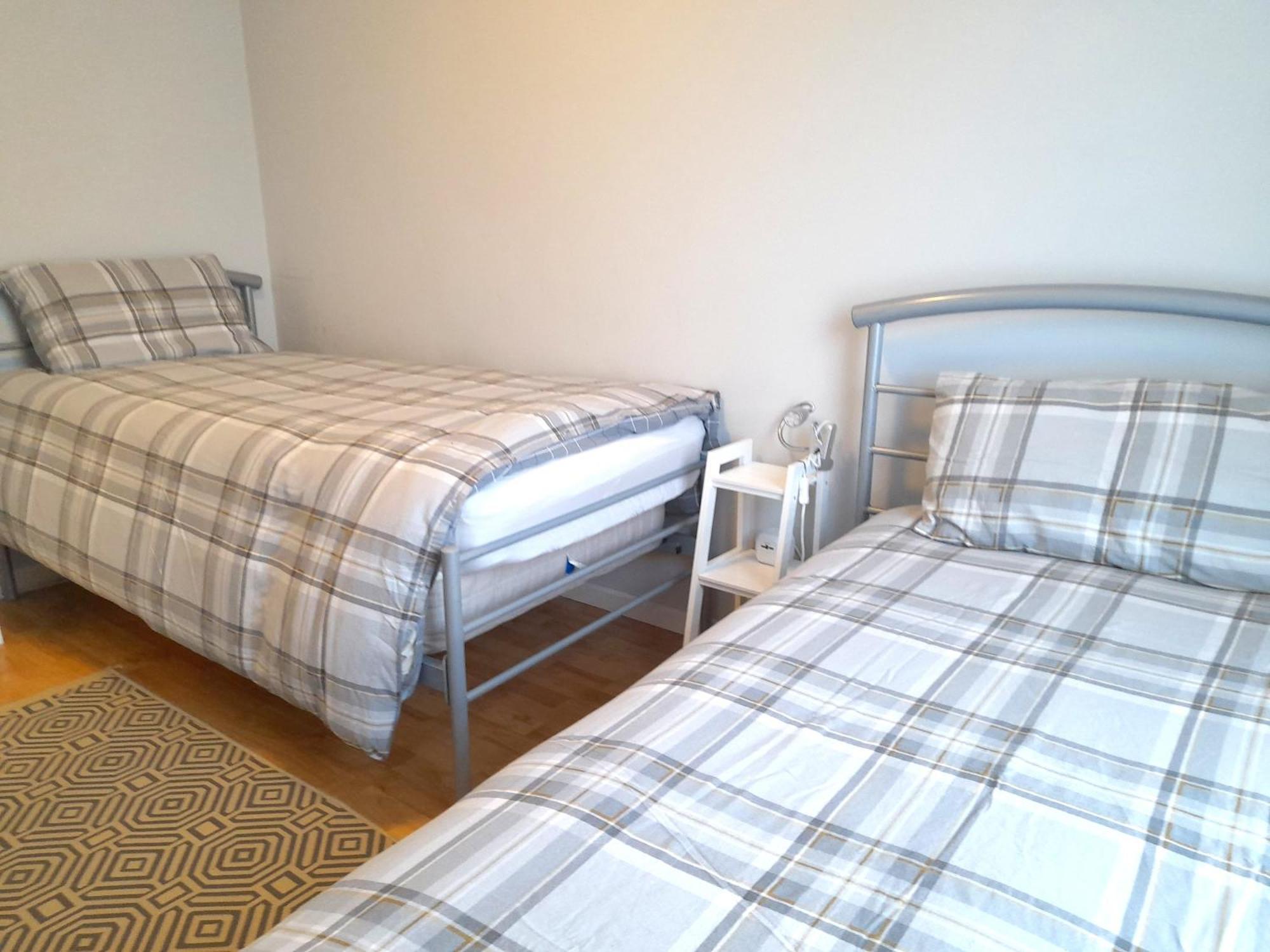 Excellent Location - City Centre - Parking - 4 Beds -2 Bedrooms Белфаст Экстерьер фото
