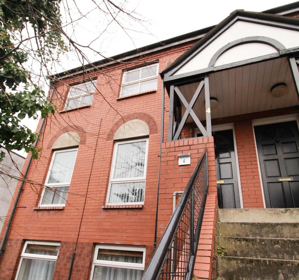 Excellent Location - City Centre - Parking - 4 Beds -2 Bedrooms Белфаст Экстерьер фото