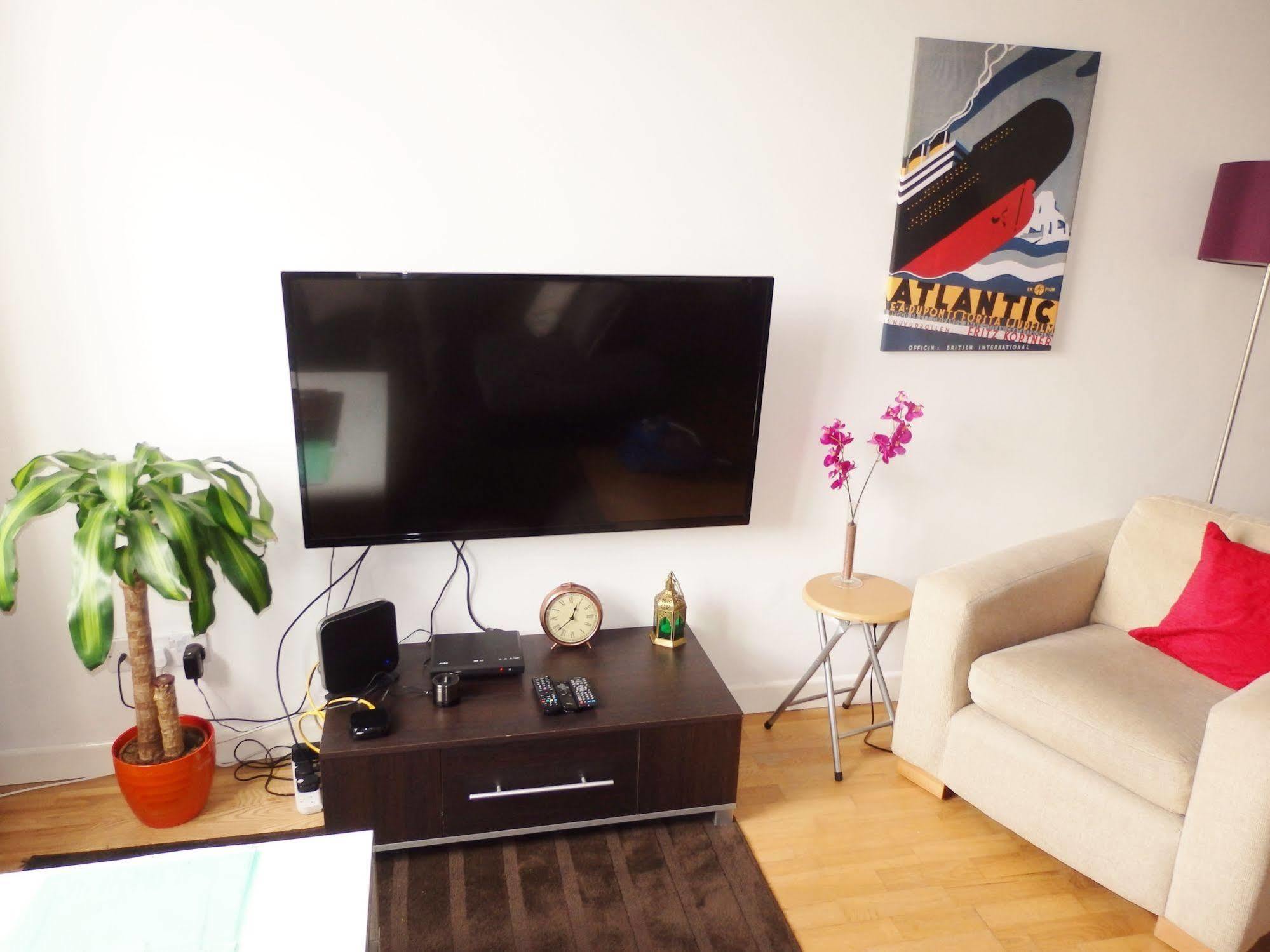 Excellent Location - City Centre - Parking - 4 Beds -2 Bedrooms Белфаст Экстерьер фото