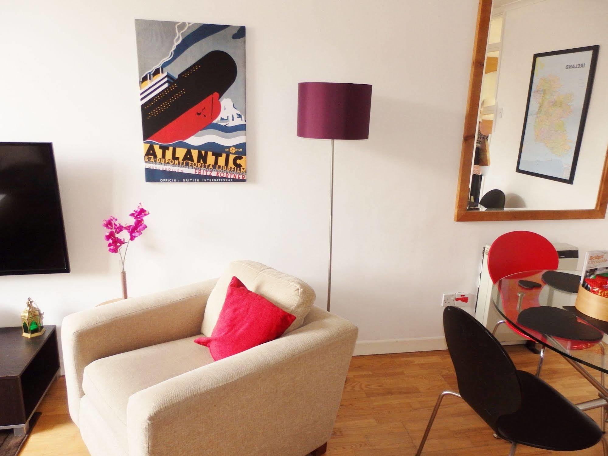Excellent Location - City Centre - Parking - 4 Beds -2 Bedrooms Белфаст Экстерьер фото