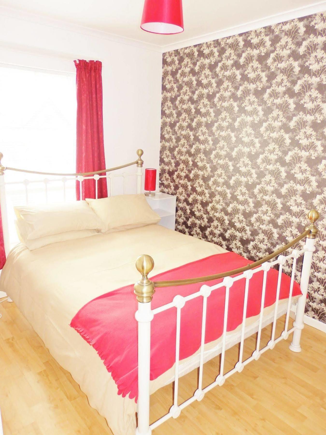 Excellent Location - City Centre - Parking - 4 Beds -2 Bedrooms Белфаст Экстерьер фото